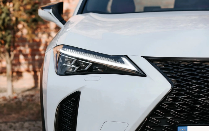 Lexus UX cena 145000 przebieg: 39452, rok produkcji 2020 z Białystok małe 742